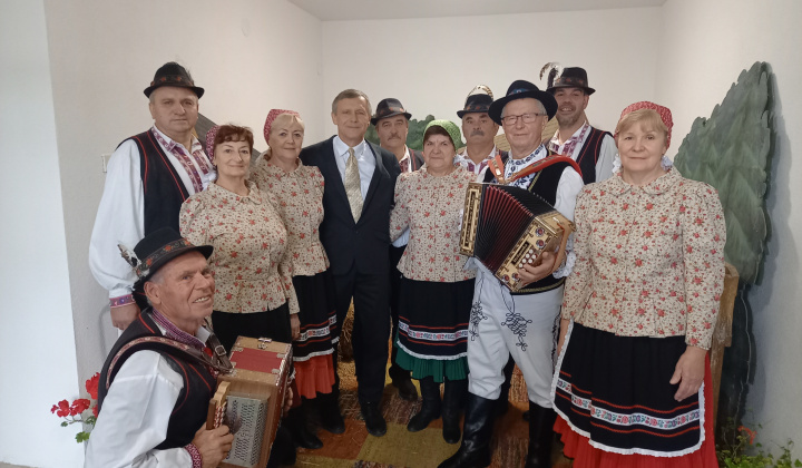 Október - mesiac úcty k starším