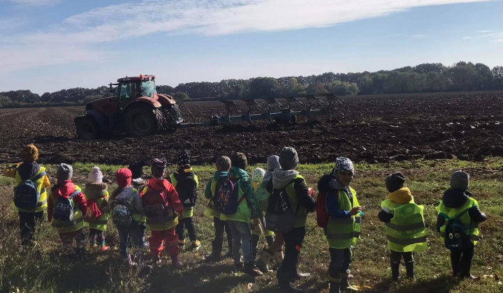 Aktuality / Jesenná prechádzka detí z Materskej školy  - foto