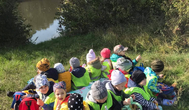 Aktuality / Jesenná prechádzka detí z Materskej školy  - foto