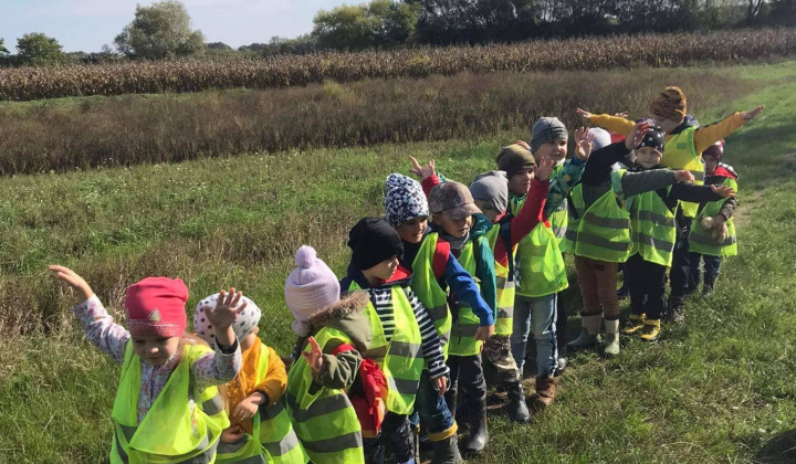 Aktuality / Jesenná prechádzka detí z Materskej školy  - foto