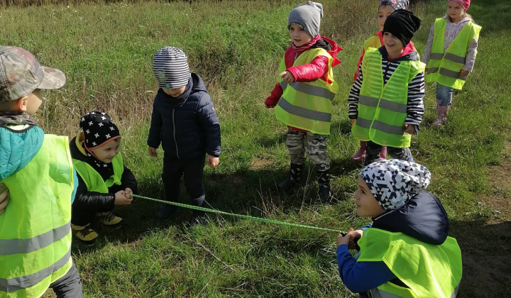 Aktuality / Jesenná prechádzka detí z Materskej školy  - foto