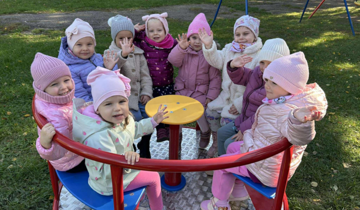 Aktuality / Obnova detského ihriska materskej školy v Čiernom Poli - foto