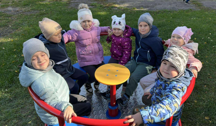 Aktuality / Obnova detského ihriska materskej školy v Čiernom Poli - foto