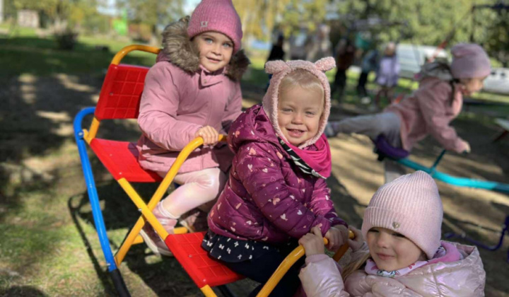 Aktuality / Obnova detského ihriska materskej školy v Čiernom Poli - foto